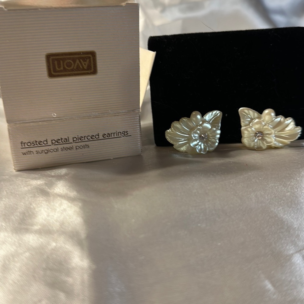 Avon (1991) Vintage Frosted Petal Earrings